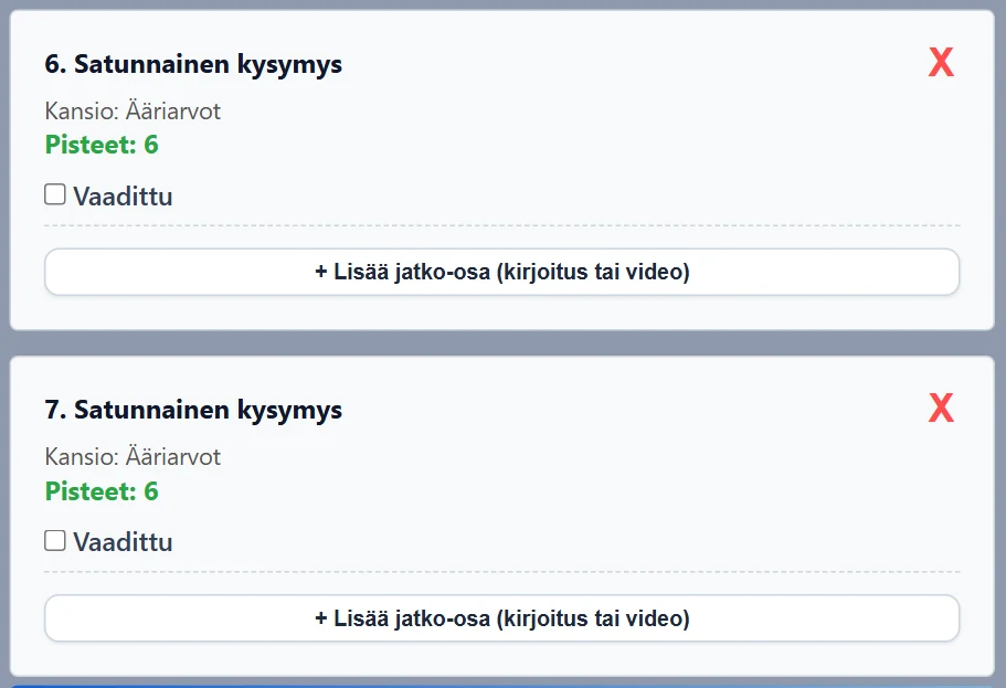 Kaksi satunnaista kysymystä samasta kansiosta: kummallakin paikalla oma kortti (Kansio, Pisteet, Vaadittu ja jatko-osan nappi).