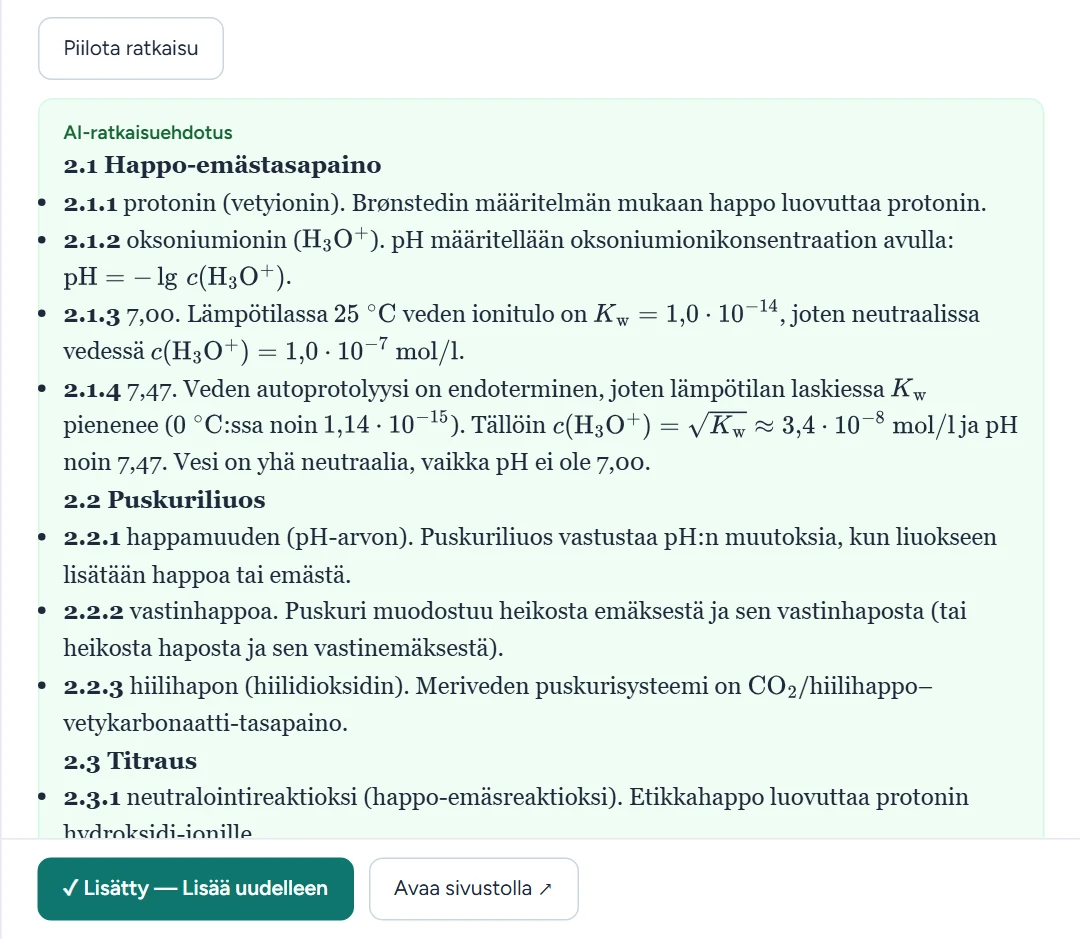 Kemian tehtävän esikatselu ratkaisu avattuna (tässä AI-ratkaisuehdotus), vieritettynä ratkaisun kohdalle. Lisäyksen jälkeen painike muuttuu muotoon “✓ Lisätty — Lisää uudelleen”.